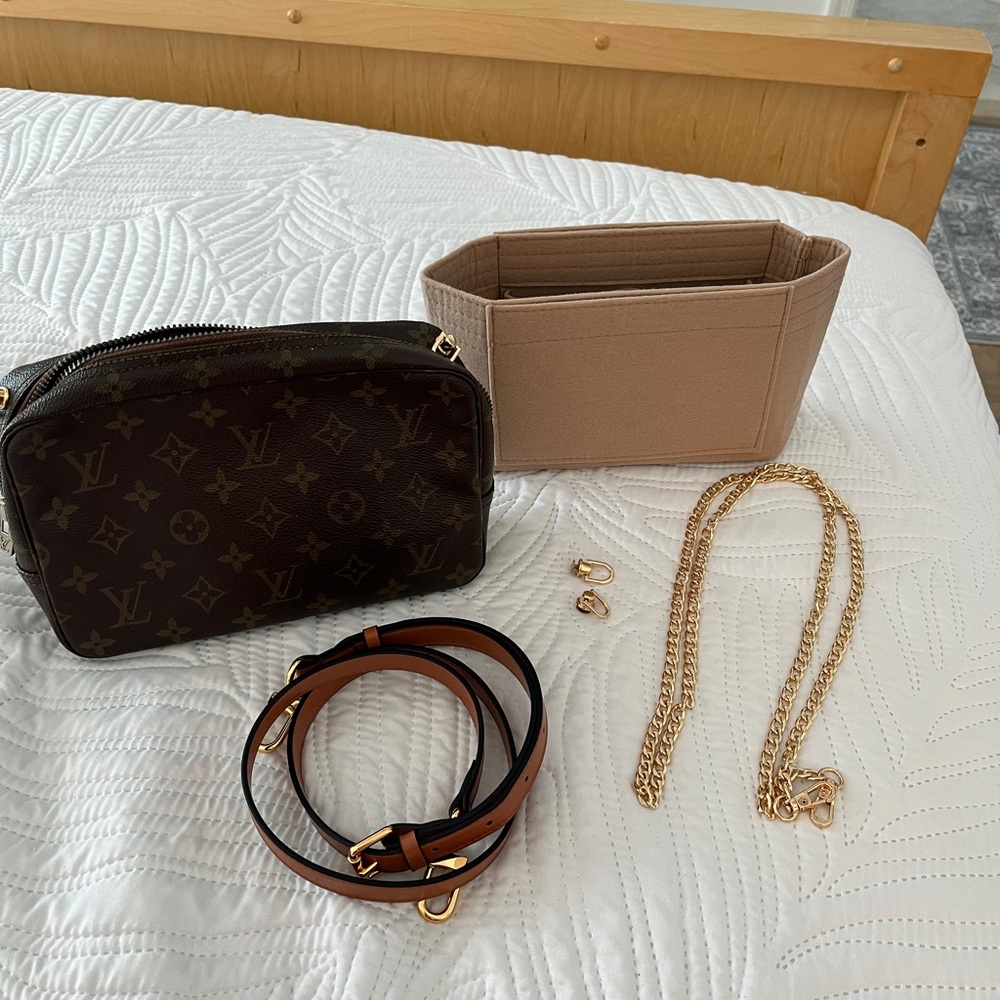 Louis Vuitton Dark Brown Monogram Pouch - Picture 4 of 10